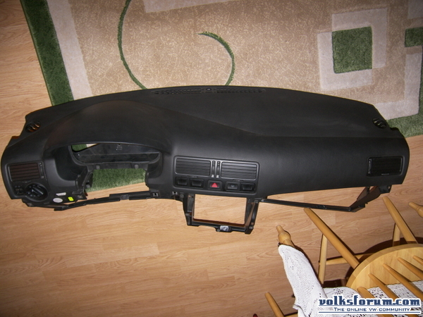 R32 Dash