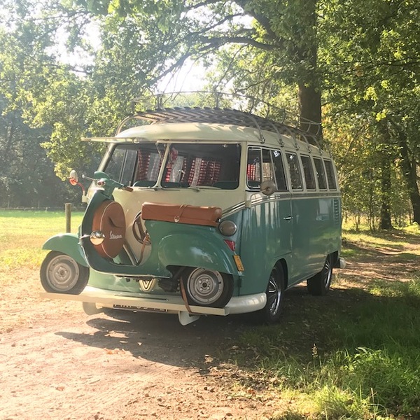 Bus met vespa