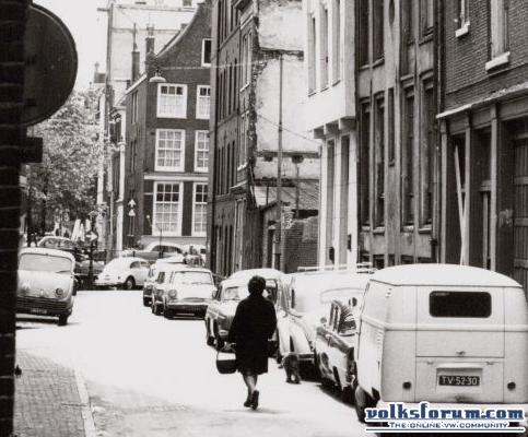Zelfde straat iets minder ver ingezoomt.